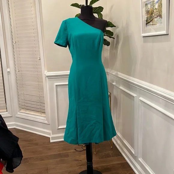 black halo midi dress in green Black Halo Sorelle Midi Dress in Bamboo main image 1